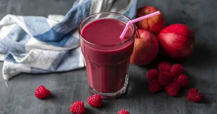 apple-juice-with-strawberries
