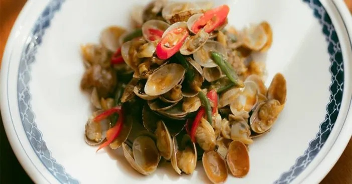 little-neck-clams-with-almonds
